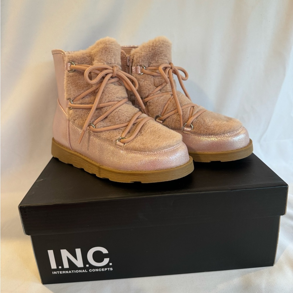 I.N.C. International Concepts
Little Girls Malia Pink Cold Weather Lace Up Boots